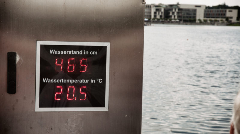 Wasserstandsanzeige- Das wasser ist 465 cm tief. und 20,5 Grad warm